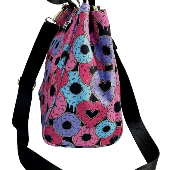 🔹️Betsey Johnson🔹️ Insulated Pink Donut Lunch Tote Size 10"x9"x5" - Picture 5 of 6